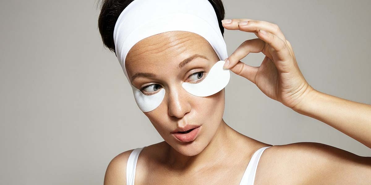 Как убрать мешки под глазами: 10 эффективных способов